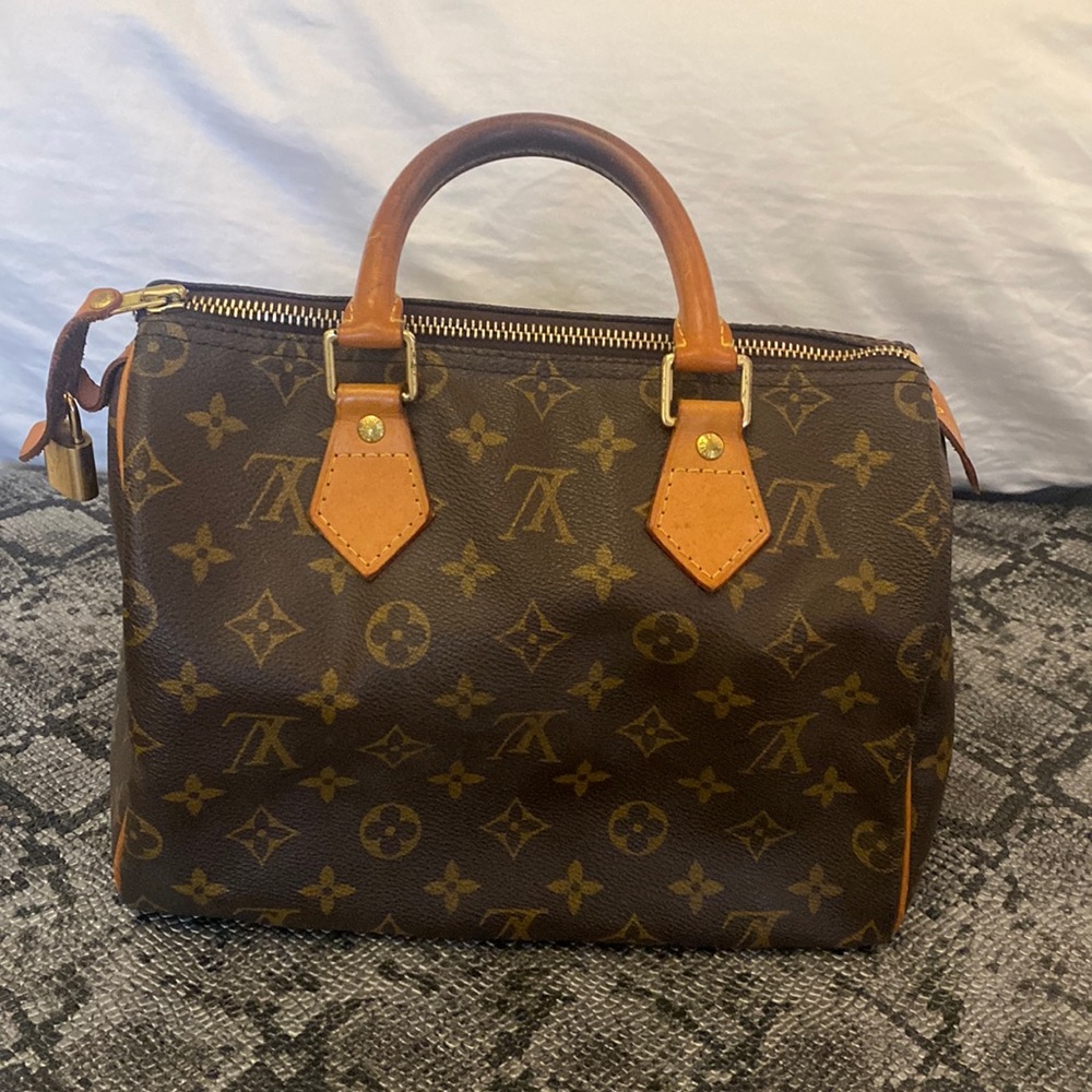 Vintage Louis Vuitton Medium/small Speedy
